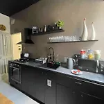 Lägenhet Prime Spot, Stylish Industrial Apt, Sleeps 11 *