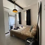 Prime Spot, Stylish Industrial Apt, Sleeps 11 *