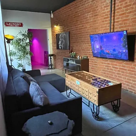 Lejlighed Prime Spot, Stylish Industrial Apt, Sleeps 11 *