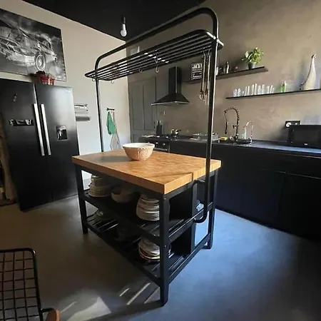Prime Spot, Stylish Industrial Apt, Sleeps 11 Lejlighed *