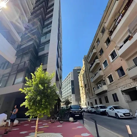 아파트 Prime Spot, Stylish Industrial Apt, Sleeps 11 그지라