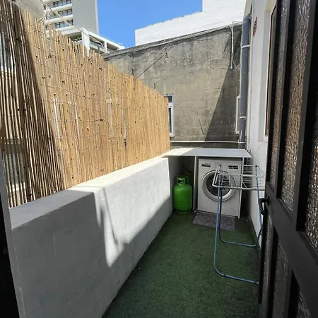 아파트 Prime Spot, Stylish Industrial Apt, Sleeps 11