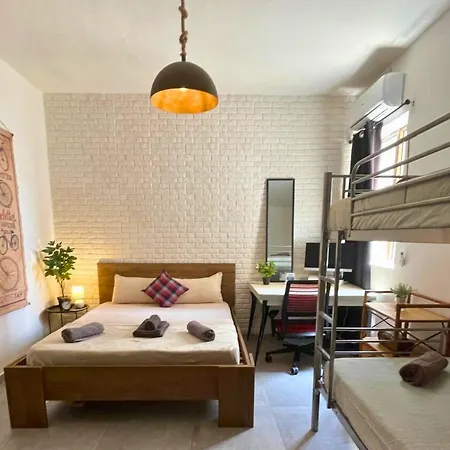 Appartement Prime Spot, Stylish Industrial Apt, Sleeps 11 Gzira